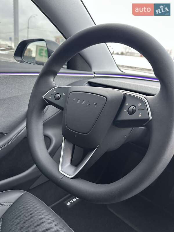Седан Tesla Model 3 2025 в Киеве