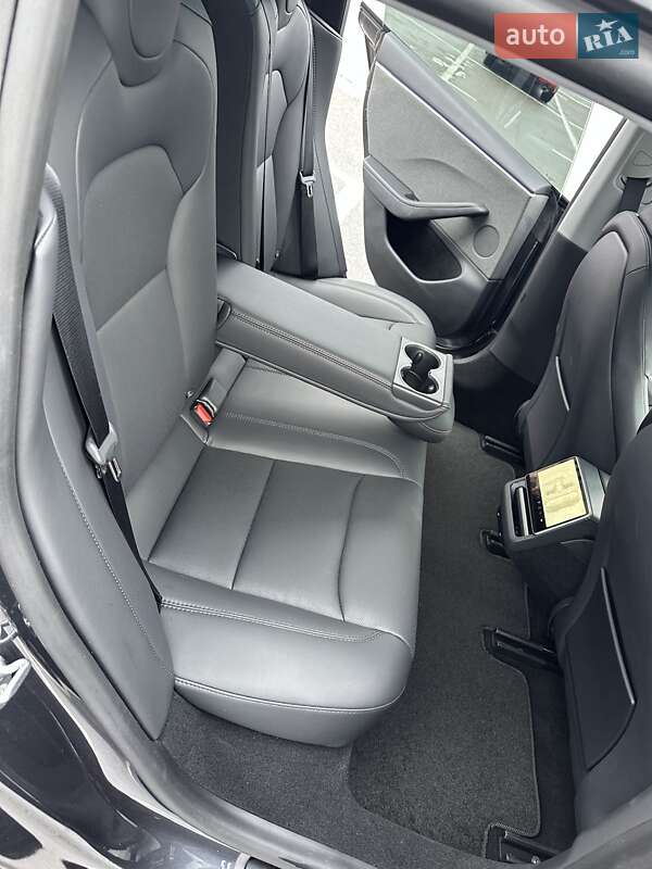 Седан Tesla Model 3 2025 в Киеве