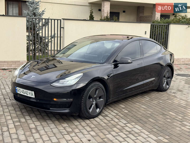 Седан Tesla Model 3 2018 в Ужгороді