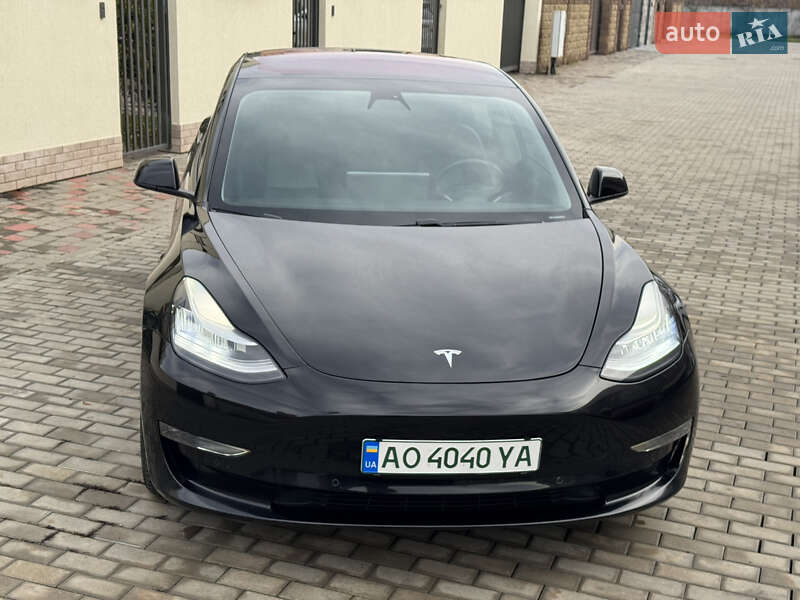 Седан Tesla Model 3 2018 в Ужгороді