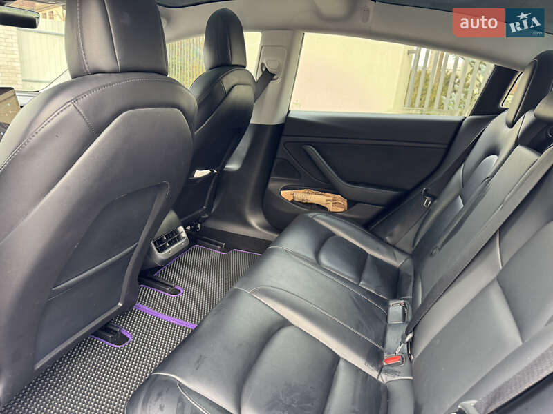 Седан Tesla Model 3 2018 в Ужгороді