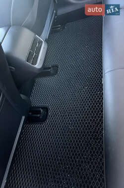 Седан Tesla Model 3 2023 в Львове