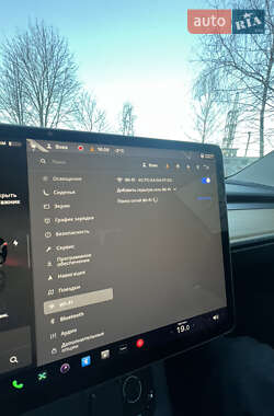 Седан Tesla Model 3 2023 в Львове