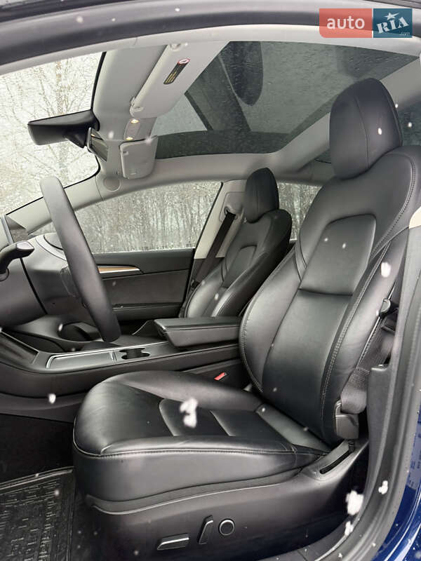 Седан Tesla Model 3 2022 в Умани