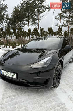 Седан Tesla Model 3 2022 в Новояворовске