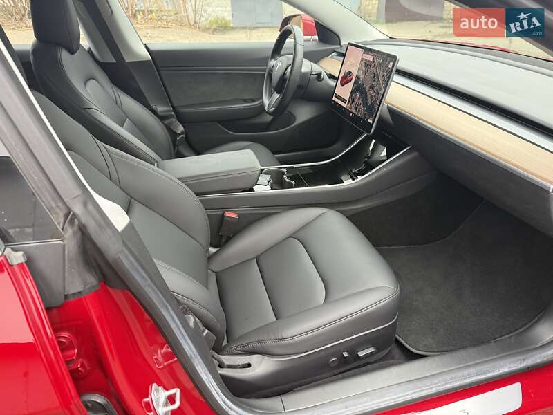 Седан Tesla Model 3 2018 в Києві