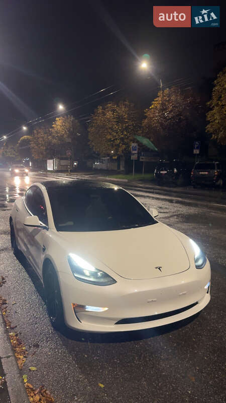 Tesla Model 3 2022