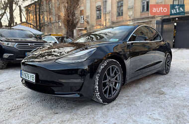 Седан Tesla Model 3 2020 в Києві