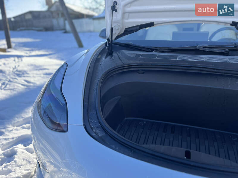 Седан Tesla Model 3 2022 в Львові