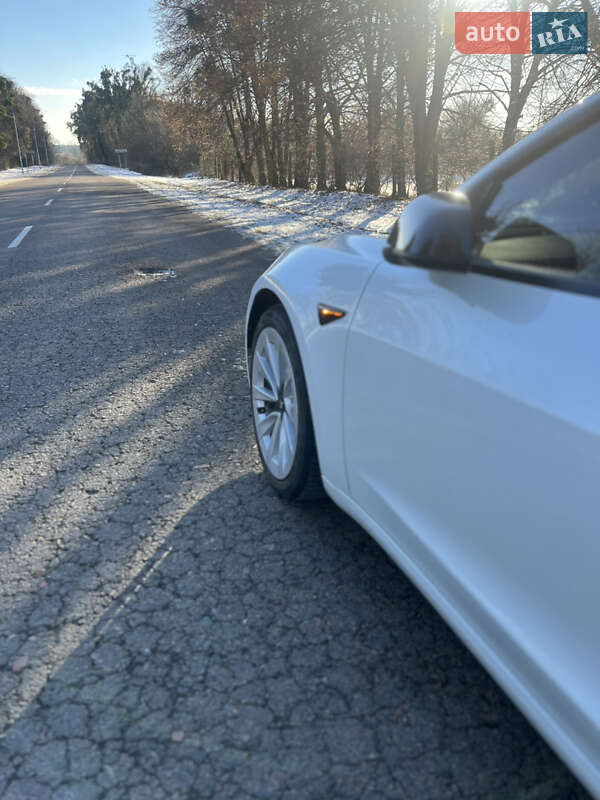 Седан Tesla Model 3 2022 в Львові