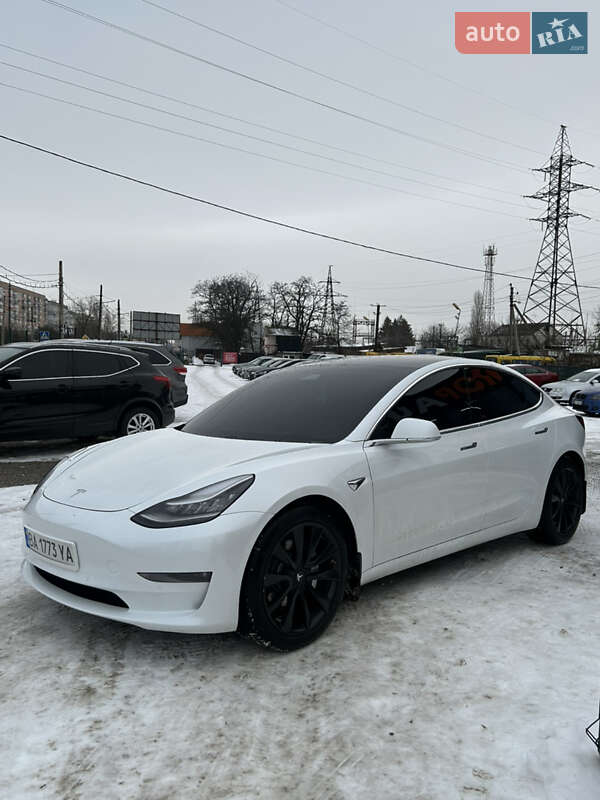 Седан Tesla Model 3 2020 в Кропивницком