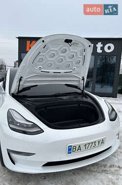 Седан Tesla Model 3 2020 в Кропивницком