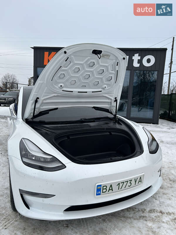 Седан Tesla Model 3 2020 в Кропивницькому