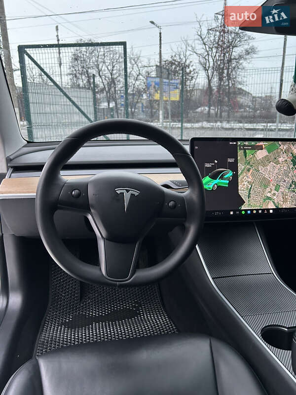 Седан Tesla Model 3 2020 в Кропивницком