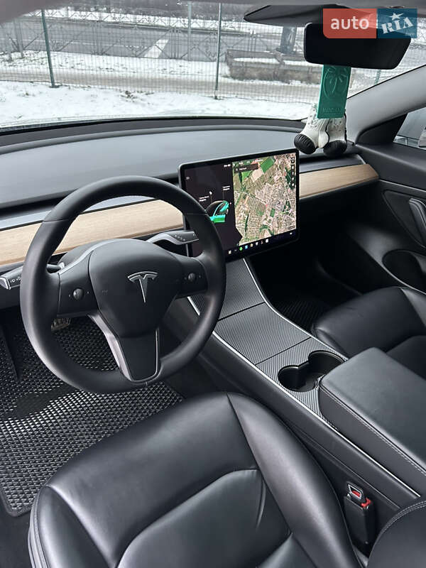 Седан Tesla Model 3 2020 в Кропивницком