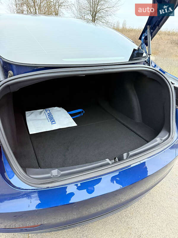 Седан Tesla Model 3 2022 в Золотоноші