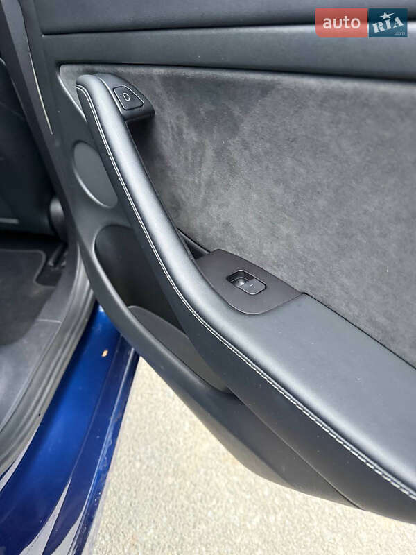 Седан Tesla Model 3 2022 в Золотоноші