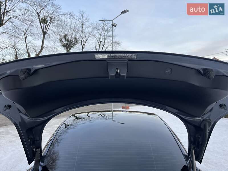 Седан Tesla Model 3 2021 в Львові