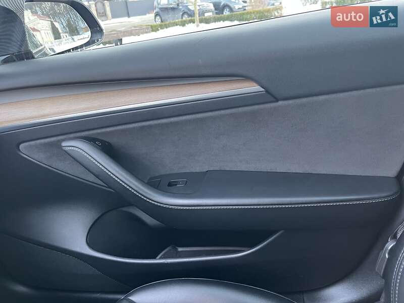 Седан Tesla Model 3 2021 в Львові
