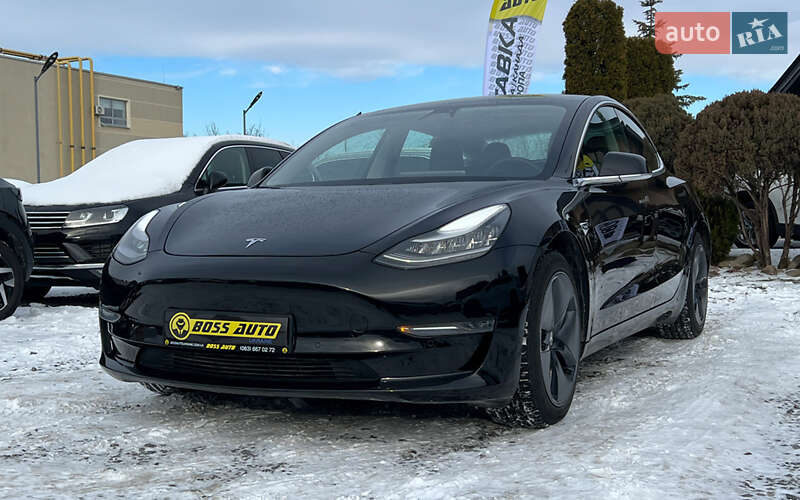 Седан Tesla Model 3 2020 в Львове