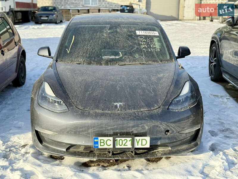 Седан Tesla Model 3 2022 в Львове