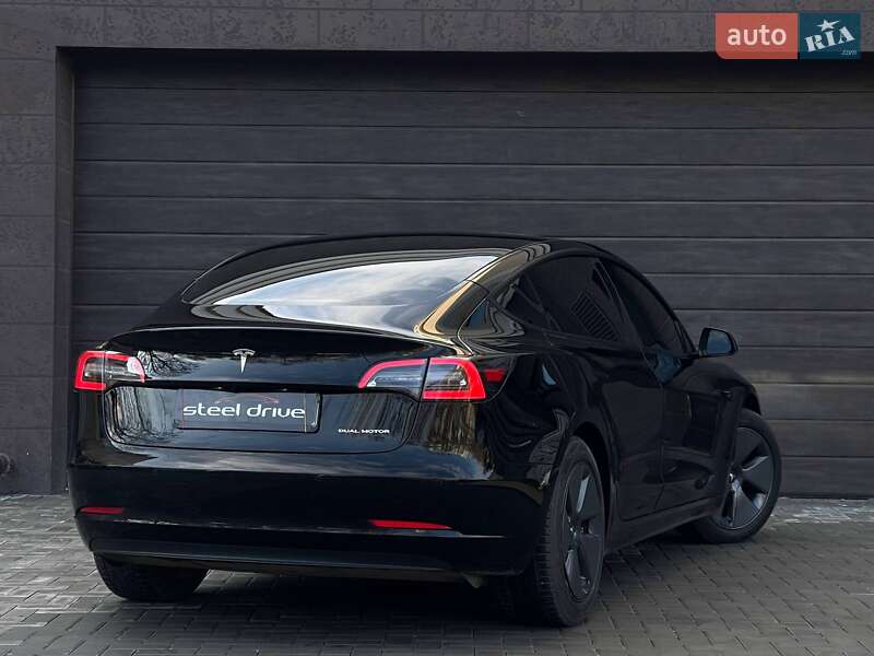 Седан Tesla Model 3 2021 в Николаеве