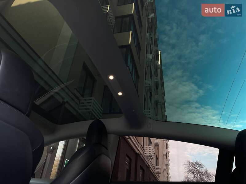 Седан Tesla Model 3 2021 в Николаеве