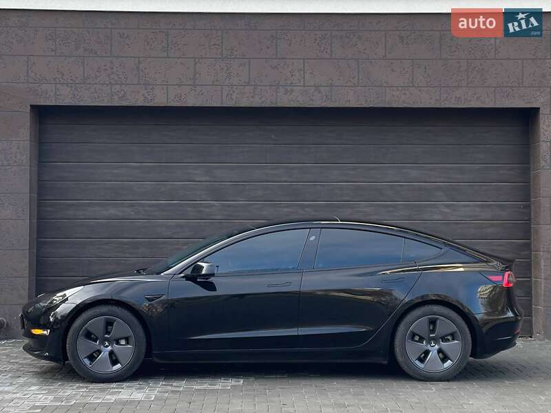 Седан Tesla Model 3 2021 в Николаеве
