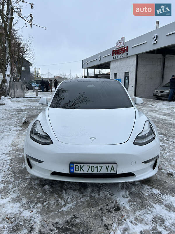 Седан Tesla Model 3 2019 в Здолбунове