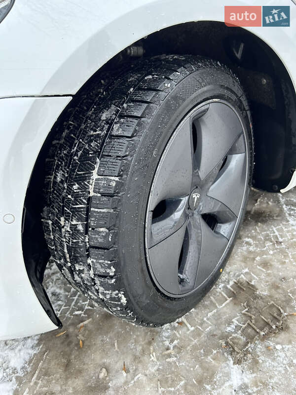 Седан Tesla Model 3 2019 в Здолбунове