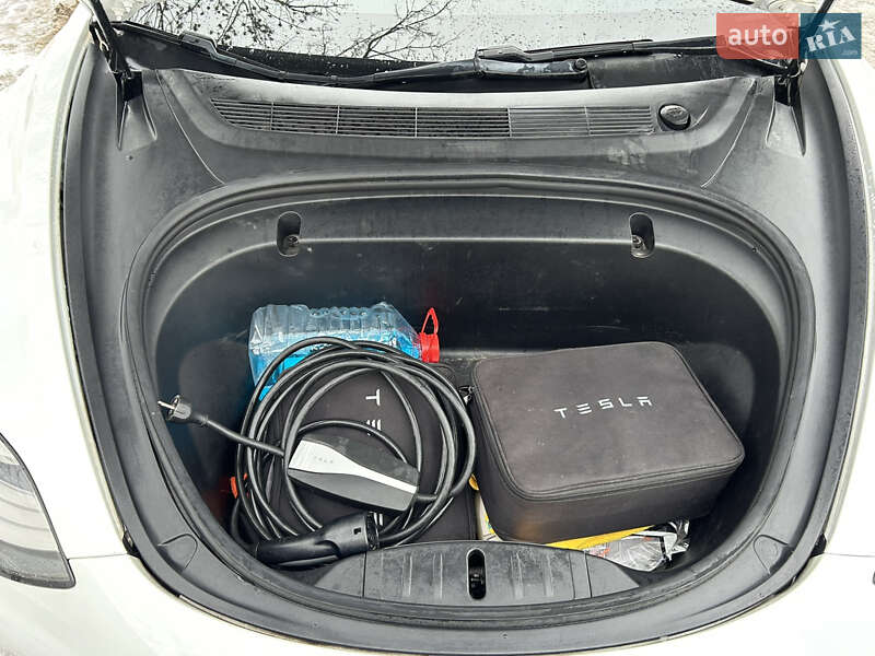 Седан Tesla Model 3 2019 в Здолбунове