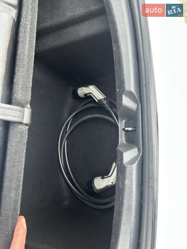 Седан Tesla Model 3 2019 в Здолбунове