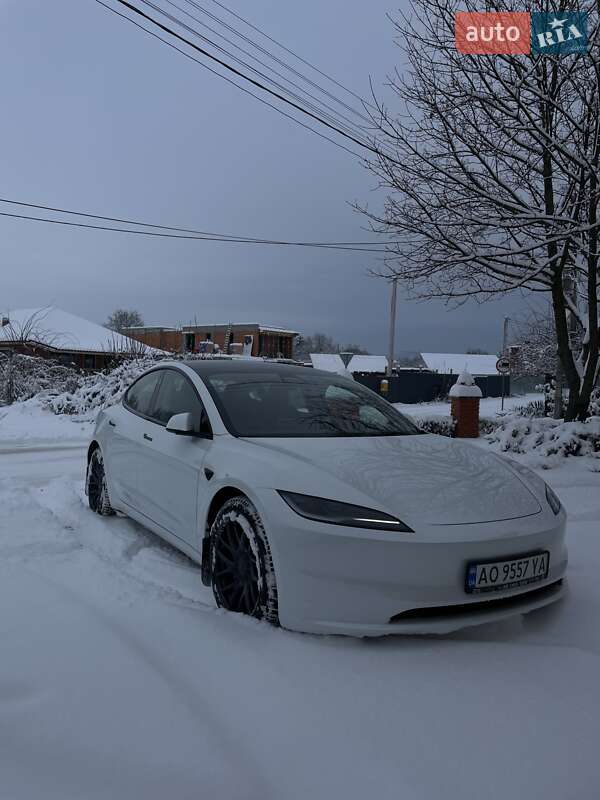 Седан Tesla Model 3 2023 в Ужгороде