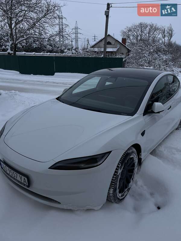 Седан Tesla Model 3 2023 в Ужгороде