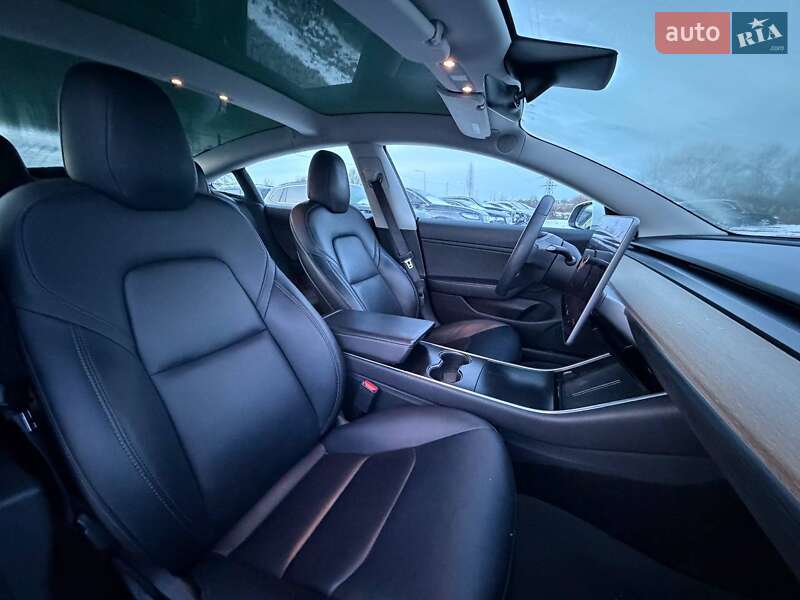 Седан Tesla Model 3 2019 в Луцьку