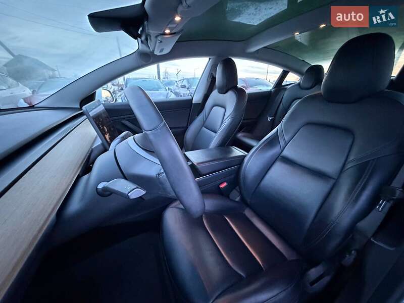 Седан Tesla Model 3 2019 в Луцьку