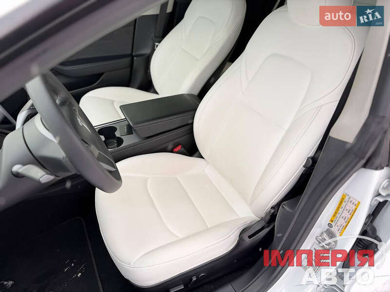 Седан Tesla Model 3 2022 в Киеве