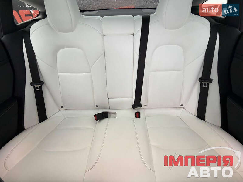 Седан Tesla Model 3 2022 в Киеве