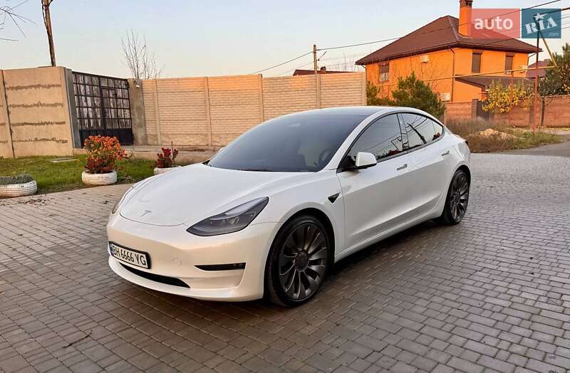 Седан Tesla Model 3 2023 в Одессе