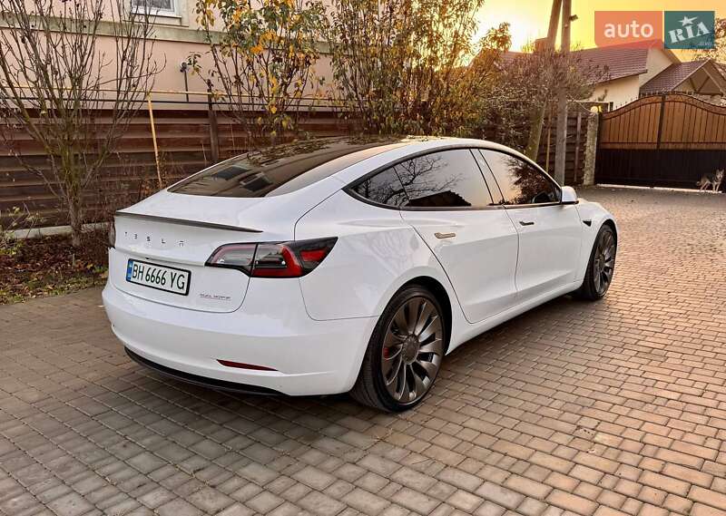 Седан Tesla Model 3 2023 в Одессе