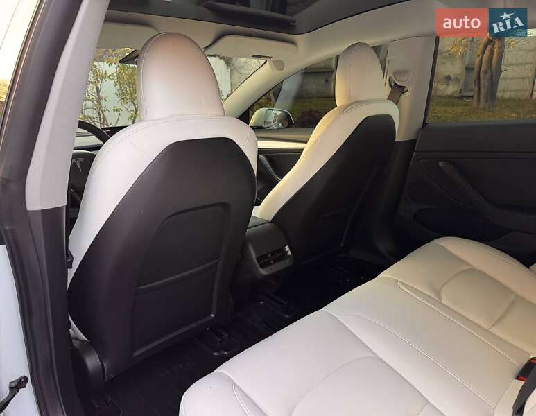 Седан Tesla Model 3 2023 в Одессе