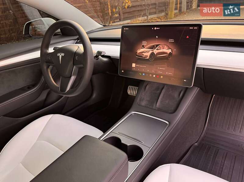 Седан Tesla Model 3 2023 в Одессе