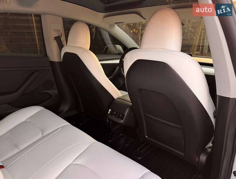 Седан Tesla Model 3 2023 в Одессе