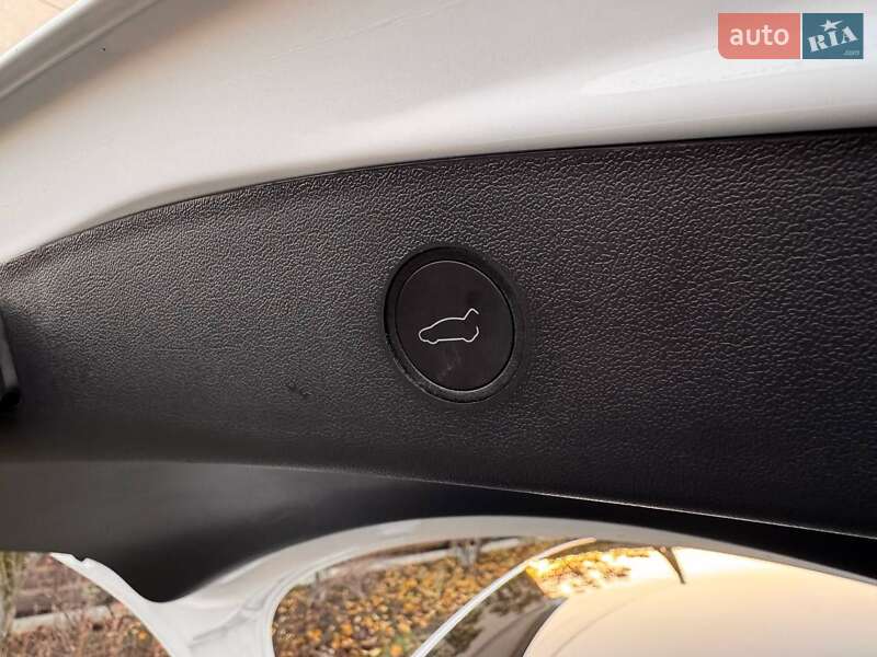 Седан Tesla Model 3 2023 в Одессе