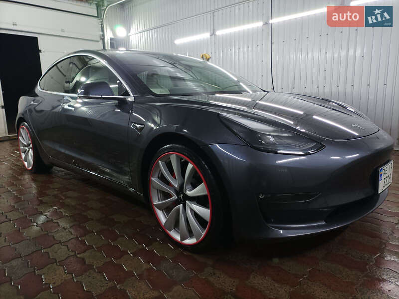 Седан Tesla Model 3 2018 в Кривом Роге