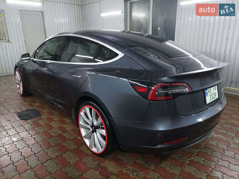 Седан Tesla Model 3 2018 в Кривом Роге