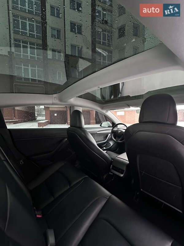 Седан Tesla Model 3 2021 в Івано-Франківську