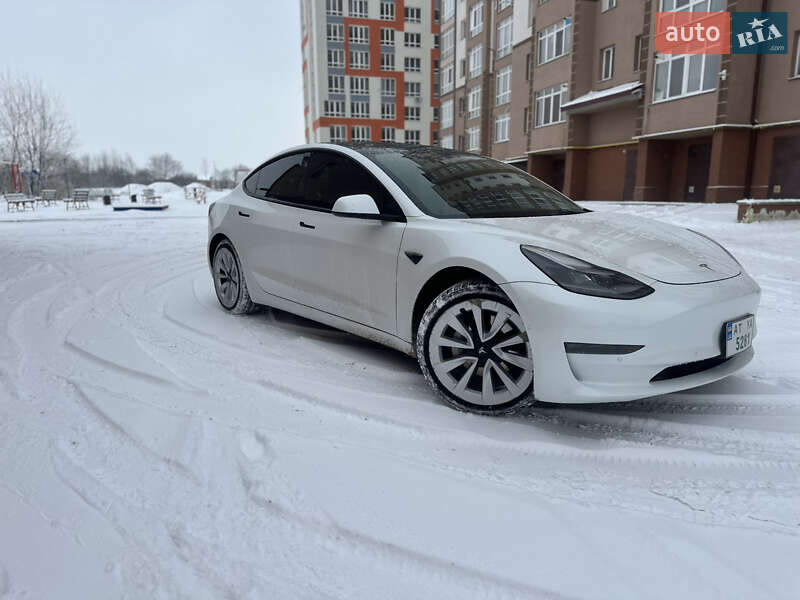 Седан Tesla Model 3 2021 в Івано-Франківську