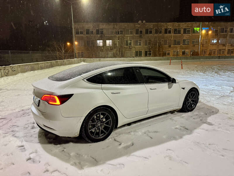 Седан Tesla Model 3 2019 в Киеве