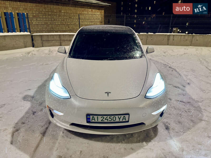Седан Tesla Model 3 2019 в Киеве